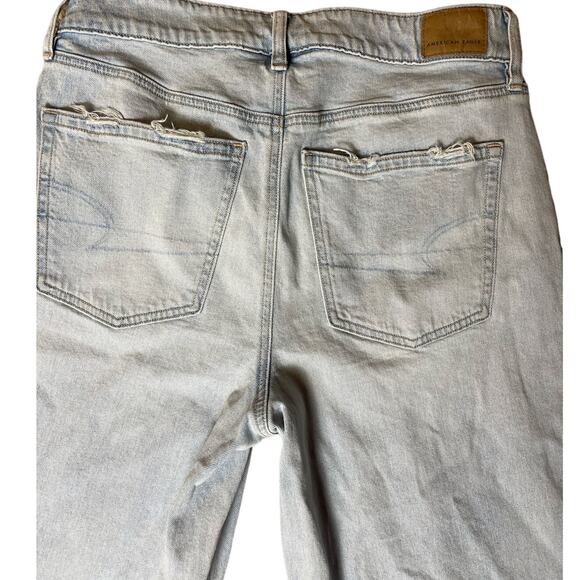 American Eagle Strigid Ripped Mom Jeans in Light Wash Size 4 - Picture 8 of 9